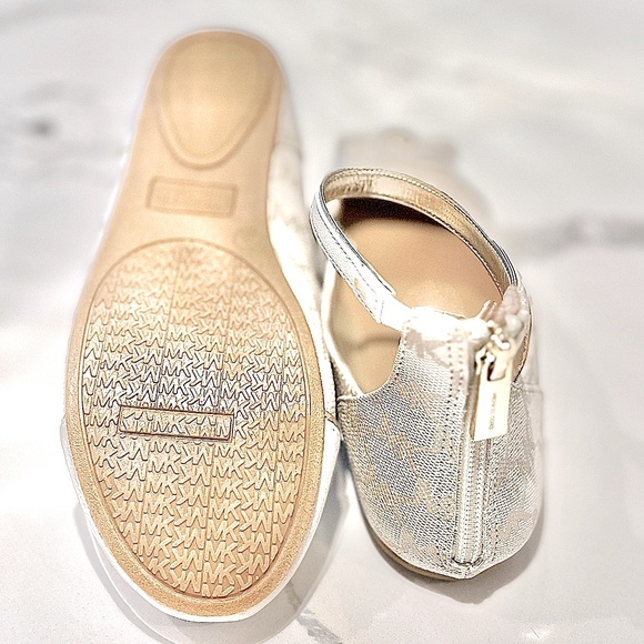 MICHAEL Michael Kors Zaylee Signature Logo Ballet Flats MLS10231C, Girls Size 3. - Picture 8 of 12